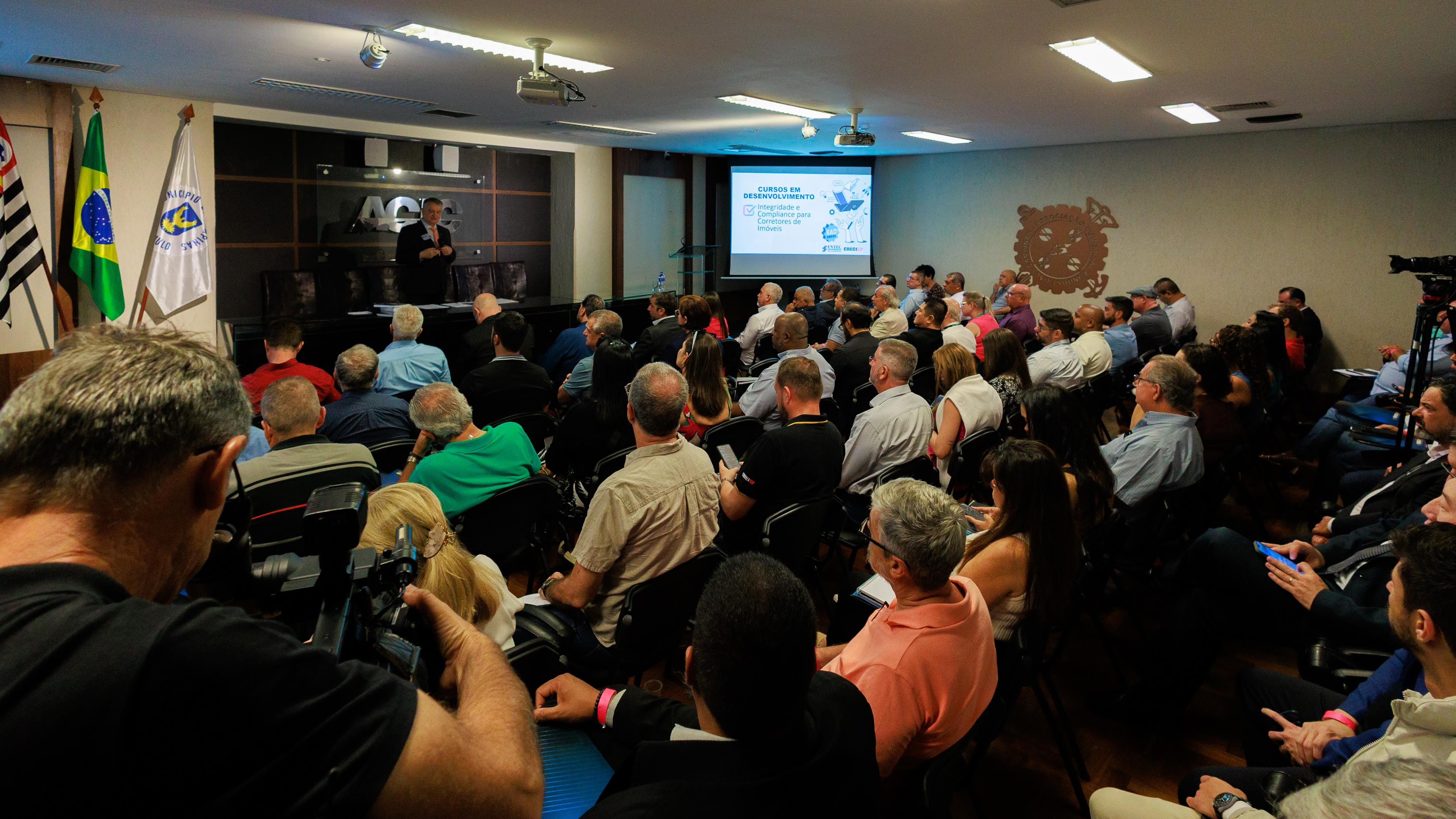 Imagem de capa do artigo Summit: tokenização, blockchain e tributação de aluguel