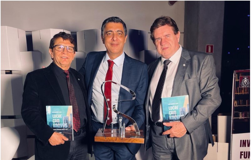  Paulo Roberto de Oliveira , o presidente do Cofeci , João Teodoro da Silva, e do Creci  do Paraná, Luiz Celso Castegnaro 